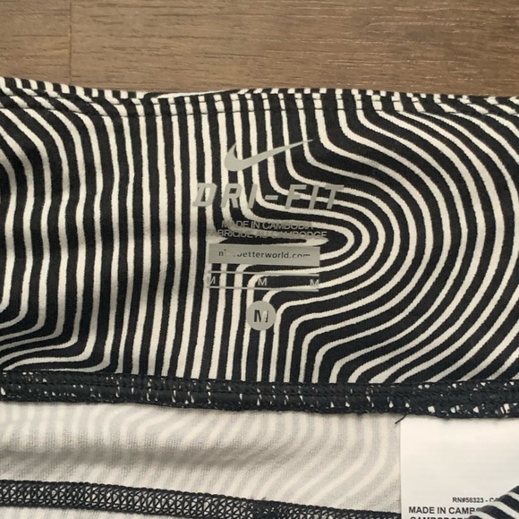 Nike Dri-Fit Patterned Tights - Picture 2 of 4